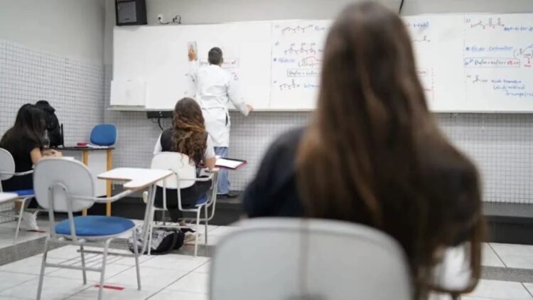 Alunos incentivo financeiro escola 848x477 1