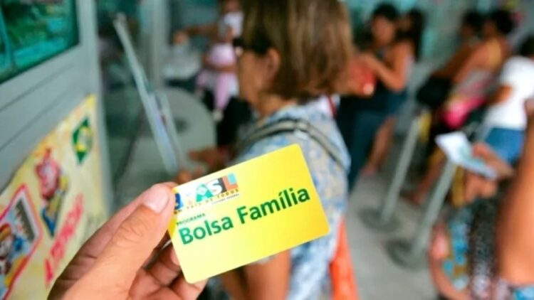 beneficiarias do bolsa familia fazem a atualizacao dos dados do cadunico em um cras de cuiaba mt 1611255684381 v2 900x506