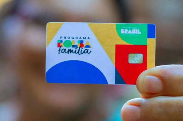 Para receber os benefícios, as famílias precisam manter seus dados atualizados no Cadastro Único (CadÚnico).