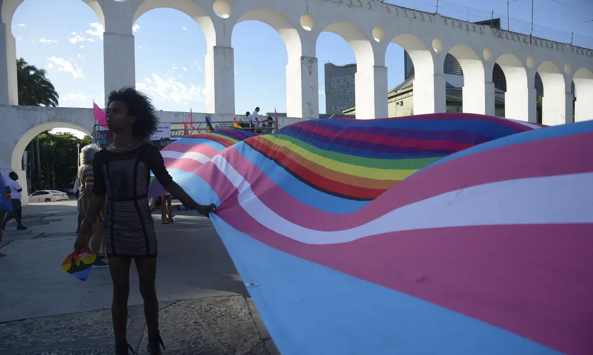 O STF decidirá o futuro da Nova Carteira de Identidade e os direitos da comunidade trans. Imagem: Agência Brasil