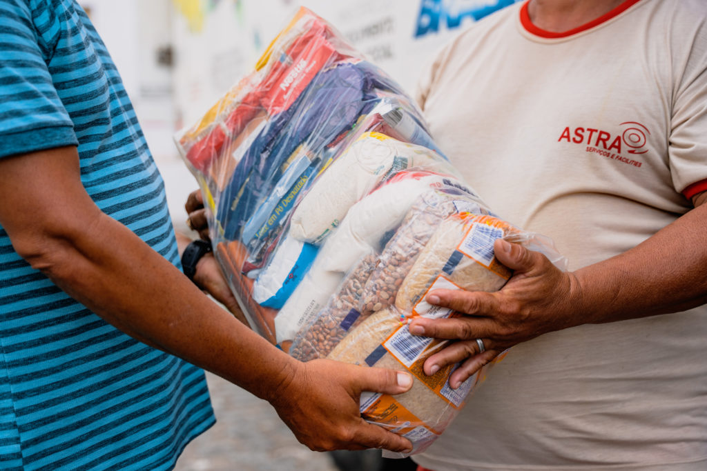 Entrega da cesta básica.