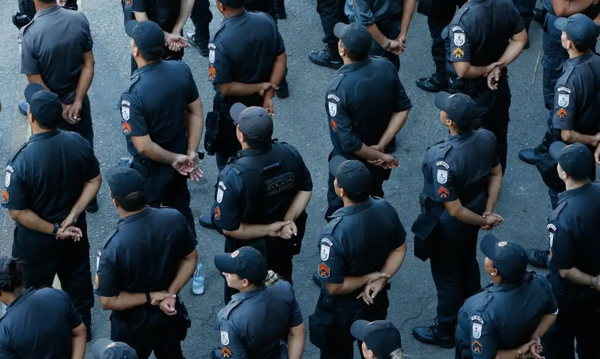 O recebimento do valor está condicionado à conclusão satisfatória do curso de formação. Imagem: Agência Brasil.