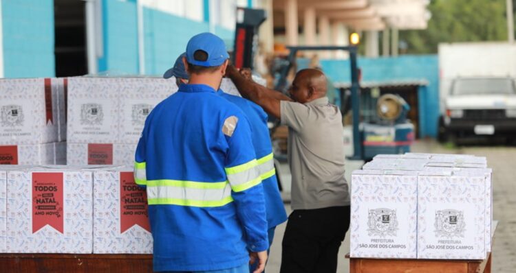 Mais de 10 mil cestas de Natal já foram entregues. Imagem: Claudio Vieira/PMSJC