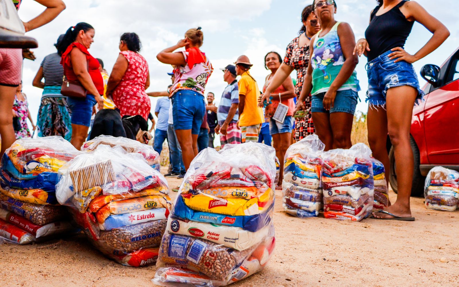 Entrega de Cestas Básicas.