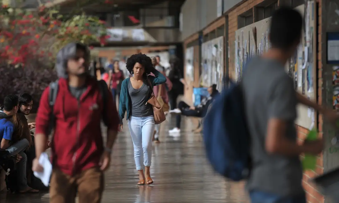 Estudantes do Pé de Meia universitário