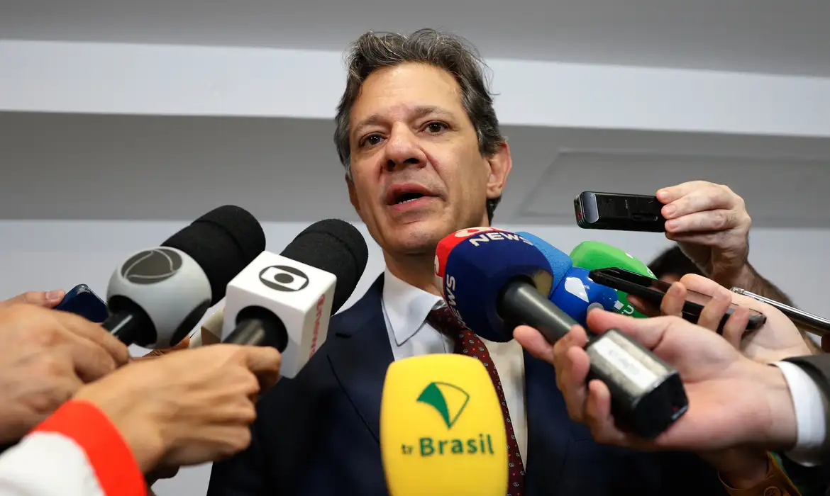 Imagem de Fernando Haddad sendo entrevistado