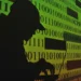 Sombra de uma pessoa simulando golpes pela internet.