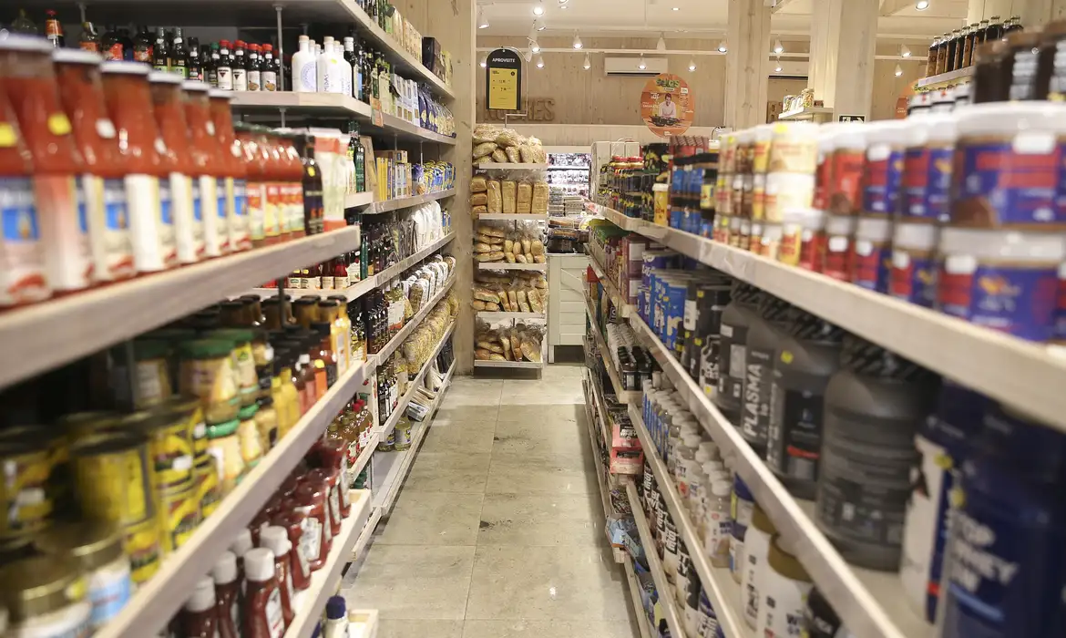 Imagem de um mercado credenciado pelo programa Cartão Comida Boa