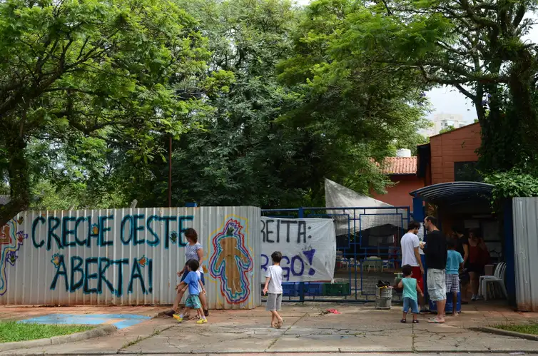 mutirão para vagas em creche