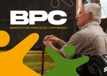 Imagem sobre o Benefício de Prestação Continuada (BPC) com um idoso em uma cadeira de praça segurando um bastão