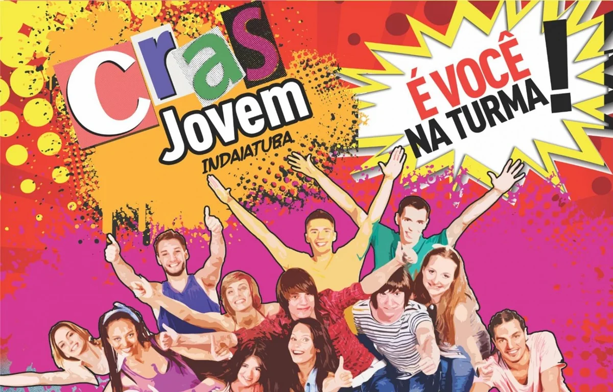 Imagem do programa CRAS Jovem 2025, com jovens sorrindo e se expressando com gestos, representando a inclusão e participação