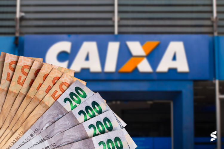 Notas de R$ 50 e R$ 200 em destaque com a fachada de uma agência da Caixa ao fundo, representando pagamento de benefícios.