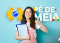 Jovem sorrindo e mostrando o polegar para cima, com a inscrição 'Pé-de-Meia' ao fundo, promovendo a inscrição para o programa.