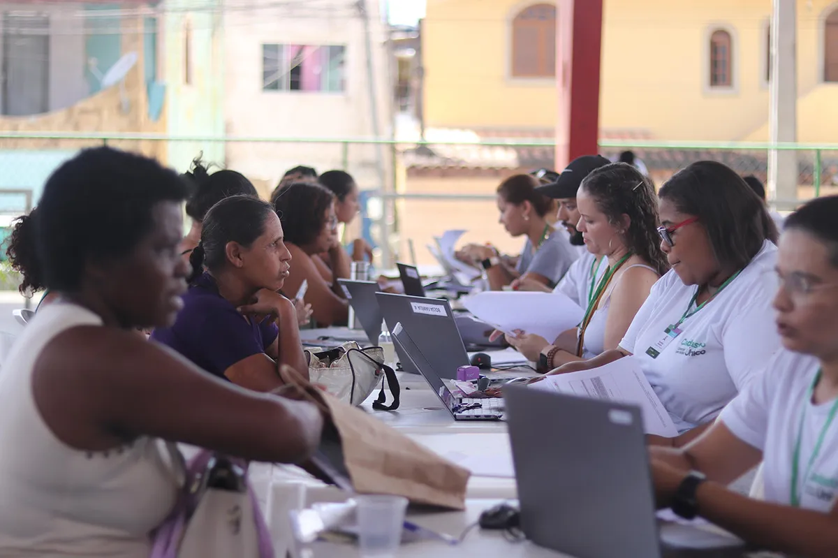  Equipe de atendimento realiza atualização do Cadastro Único em mutirão comunitário.