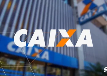 Fachada de uma agência da Caixa Econômica Federal com o logotipo em destaque