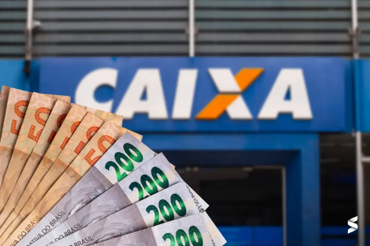 Dinheiro em espécie em frente a uma agência da Caixa Econômica Federal.