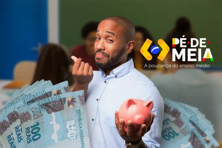 Homem sorrindo segura um cofre rosa e notas de R$100, representando o programa Pé-de-Meia.