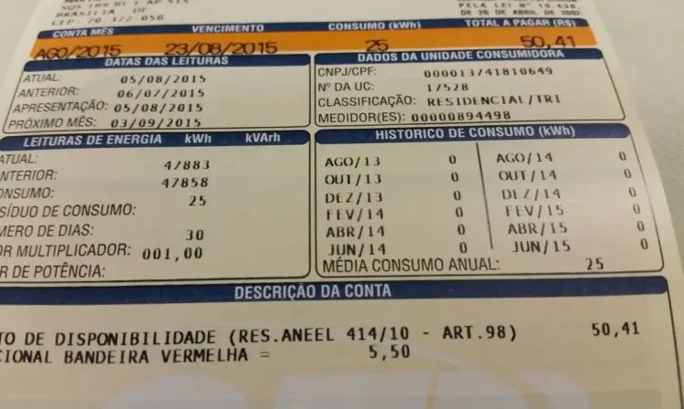 Conta de luz com informações detalhadas sobre consumo e valores.