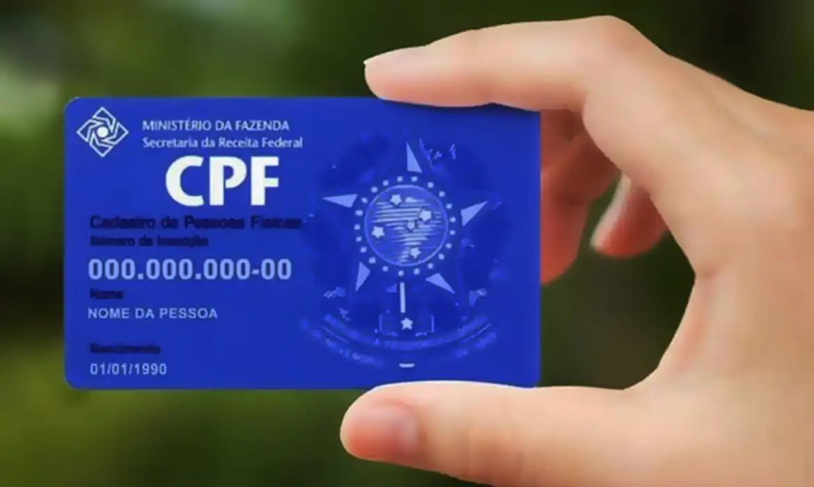Cartão de CPF brasileiro com número fictício e informações básicas visíveis.