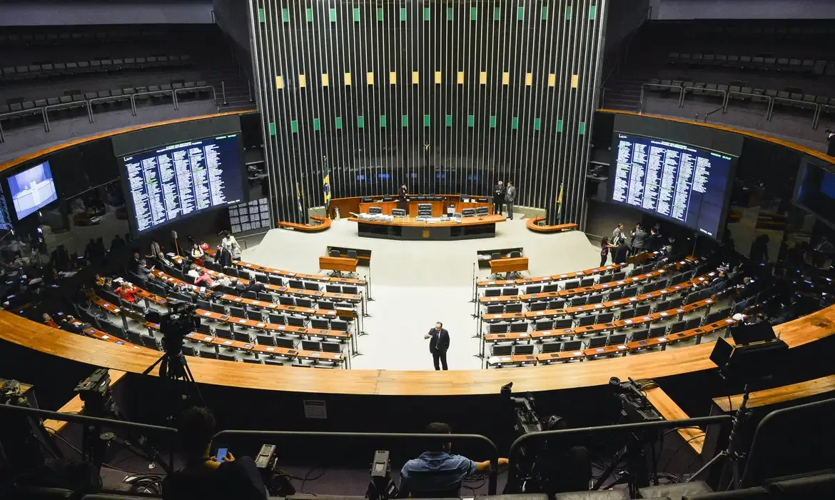 Plenário da Câmara dos Deputados durante sessão parlamentar.