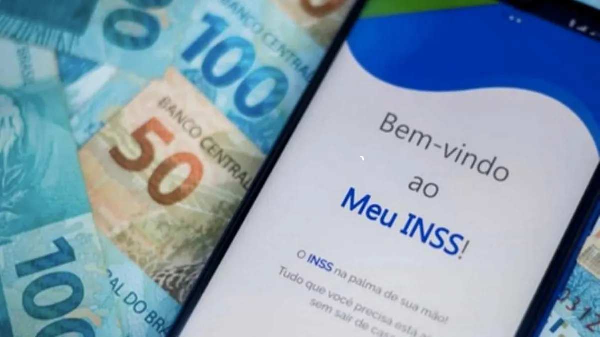 Tela do aplicativo Meu INSS em um smartphone, mostrando informações sobre como consultar o benefício.