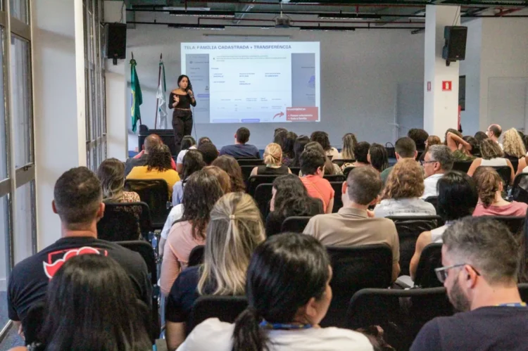 Palestra sobre o Novo Cadastro Único para profissionais da assistência social