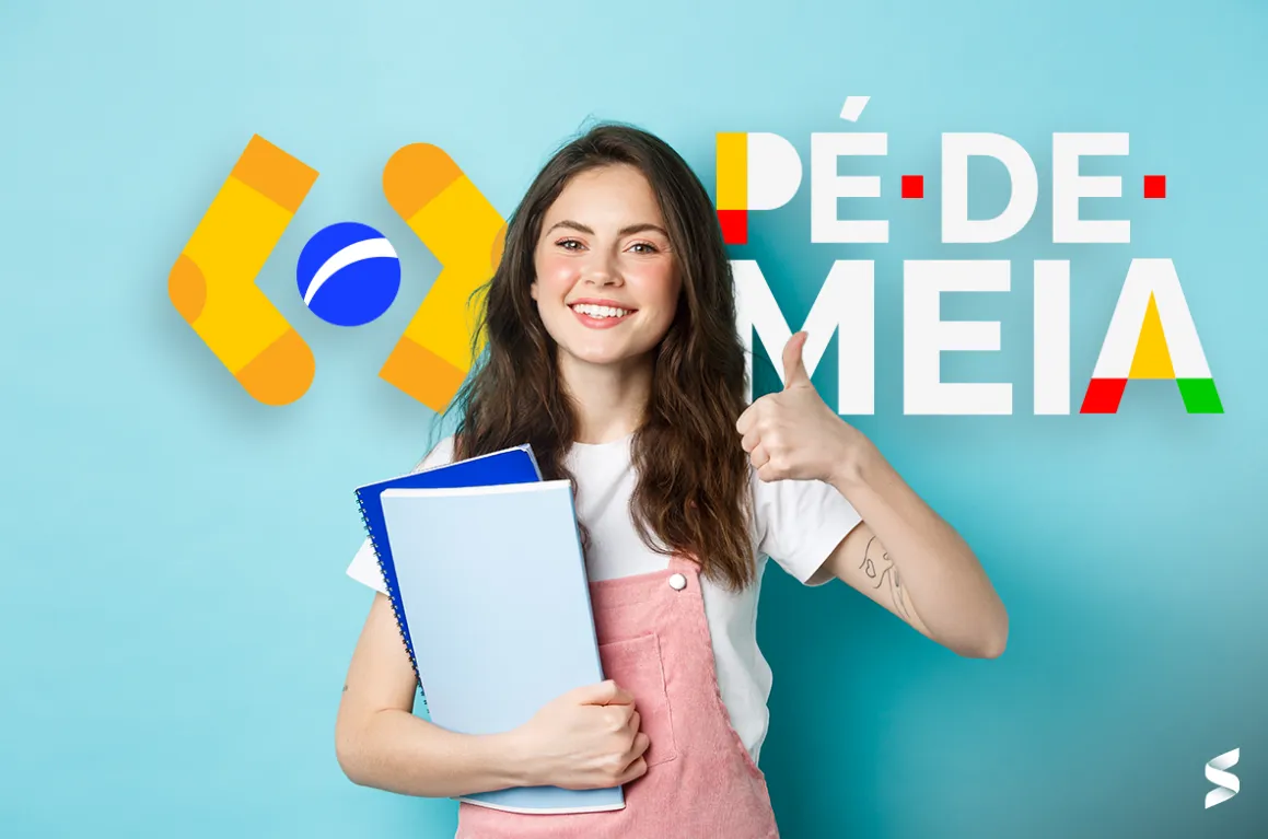 Estudante sorridente segurando cadernos e fazendo sinal de positivo ao lado do logo do programa Pé-de-Meia.