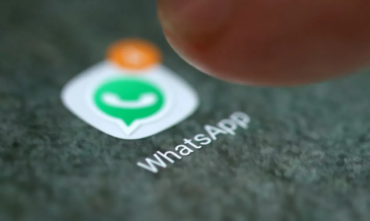  Ícone do WhatsApp em tela de smartphone, destacando a comunicação digital.