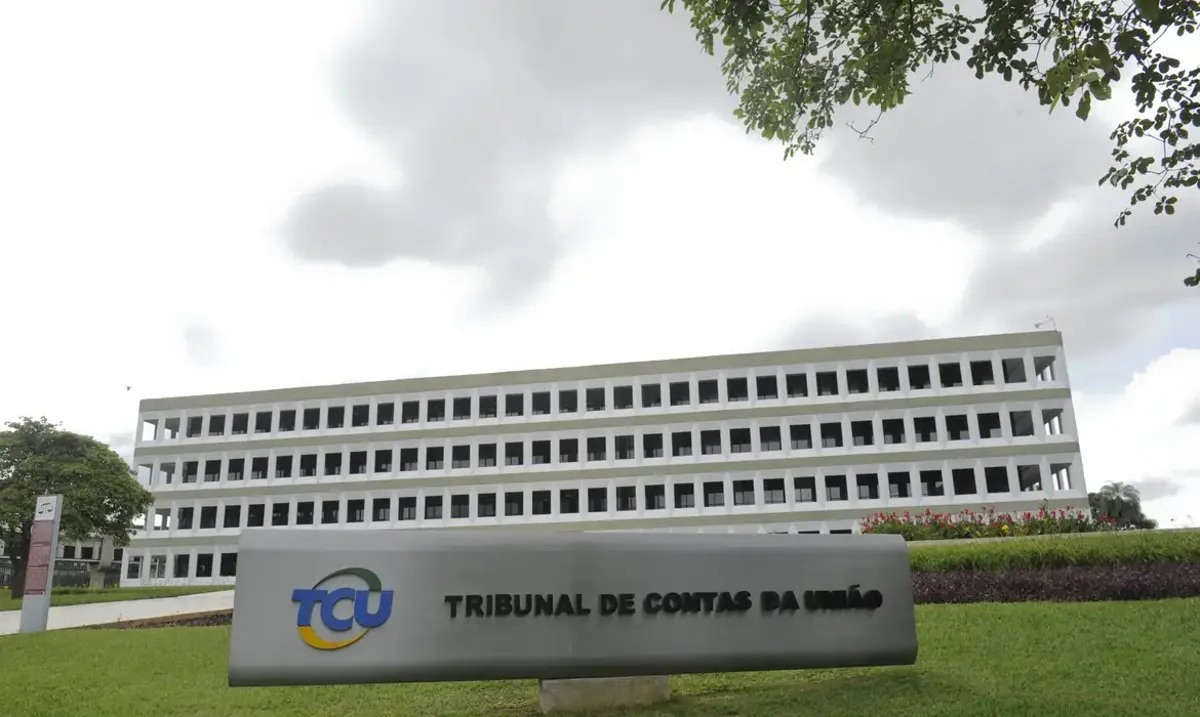 Imagem do edifício do Tribunal de Contas da União (TCU), simbolizando a análise e julgamento do bloqueio de recursos.