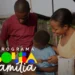 Família recebendo o benefício do Bolsa Família