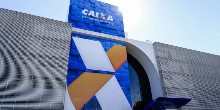 Fachada moderna do prédio da Caixa Econômica Federal com logotipo em destaque.