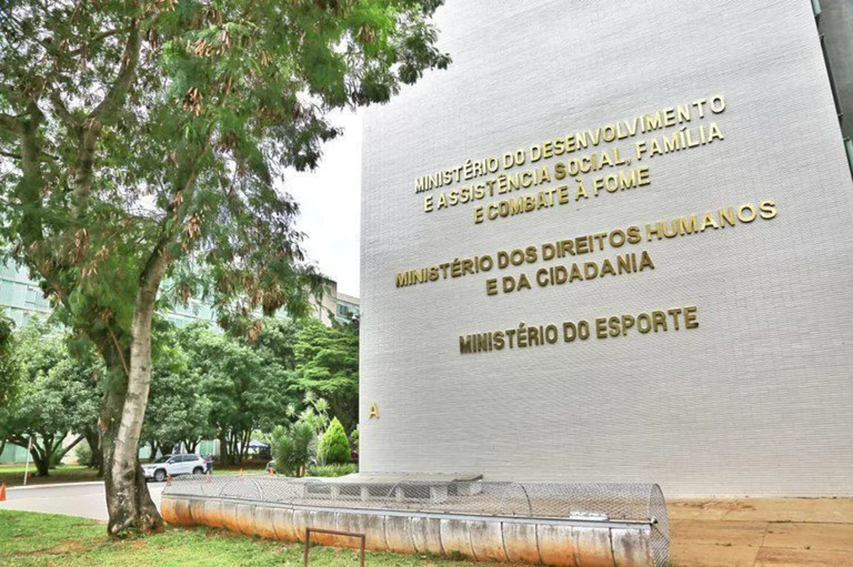 Fachada do Ministério do Desenvolvimento Social, Família e Combate à Fome (MDS)