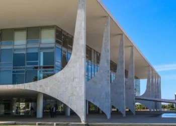 Vista frontal do Palácio do Planalto, sede do governo federal em Brasília.