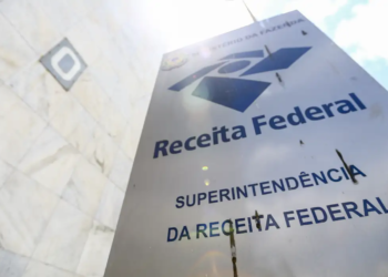 Placa da Receita Federal destacando a superintendência do órgão.