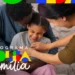 Família sorridente interagindo com criança, com o logotipo do Programa Bolsa Família em destaque.