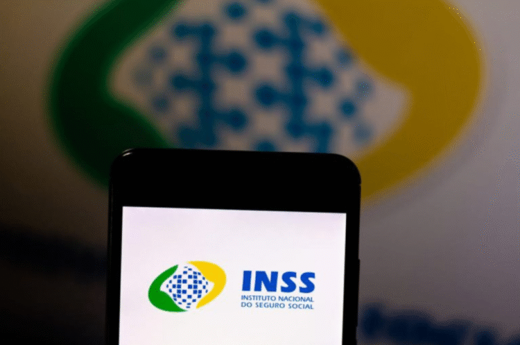 Logo do INSS com foco na primeira parcela do 13º dos aposentados