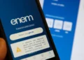 Tela do aplicativo Enem com informações sobre o Login Único e aviso sobre isenção da taxa de inscrição para o Enem 2025.