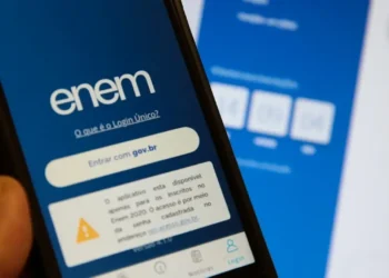 Tela do aplicativo Enem com informações sobre o Login Único e aviso sobre isenção da taxa de inscrição para o Enem 2025.