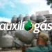 Imagem ilustrativa de Auxílio Gás 2025, mostrando a manipulação de botijões de gás para beneficiar famílias.