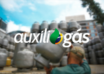 programa auxílio gás 2025 com imagem de botijões empilhados e trabalhador carregando botijão