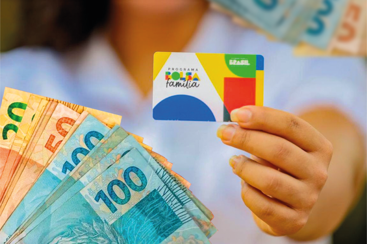 Cartão do Bolsa Família sendo segurado com cédulas de dinheiro ao fundo, representando a antecipação de pagamentos