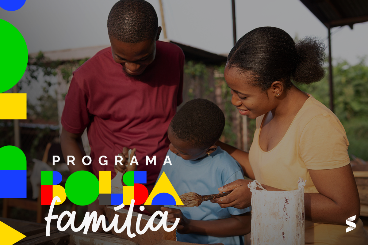 Família reunida em atividade doméstica, representando o público do Bolsa Família.