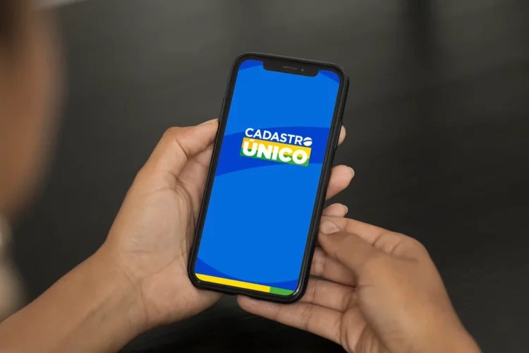 Imagem representando o novo visual do Cadastro Único 2025, com informações de atualização para os benefícios sociais.