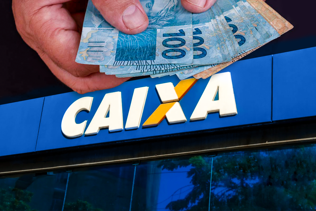 Pessoa retirando dinheiro em frente à agência da Caixa Econômica Federal, representando o recebimento do Abono Salarial.