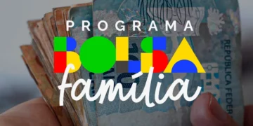 Imagem ilustrativa do programa Bolsa Família com dinheiro em notas e título 'Programa Bolsa Família', representando as datas de pagamento de maio de 2025.