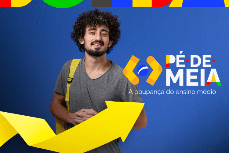 Estudante sorrindo com mochila, simbolizando os benefícios do programa Pé-de-Meia.