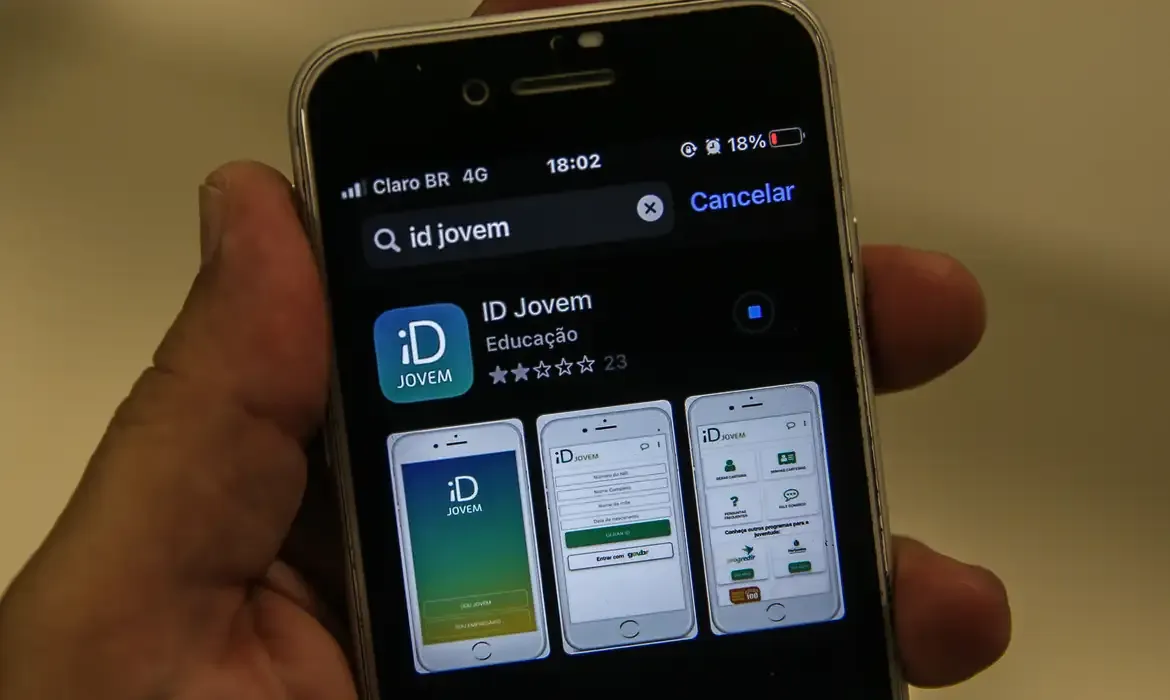 Tela de celular mostrando o aplicativo ID Jovem disponível para download