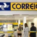 Atendimento nos Correios para aposentados e pensionistas do INSS sobre descontos associativos.