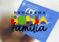 Cartão do CPF com logo do Programa Bolsa Família sobreposto.
