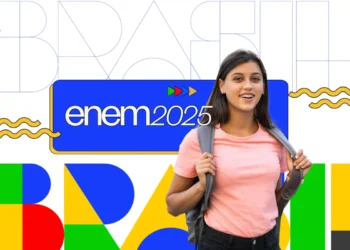 Estudante sorrindo com mochila, destacando a temática do Enem 2025.